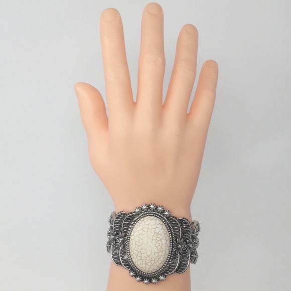 Cream Ivory Stone Concho Western Style Oval Silver Cuff Bangle Bracelet - Picture 3 of 4
